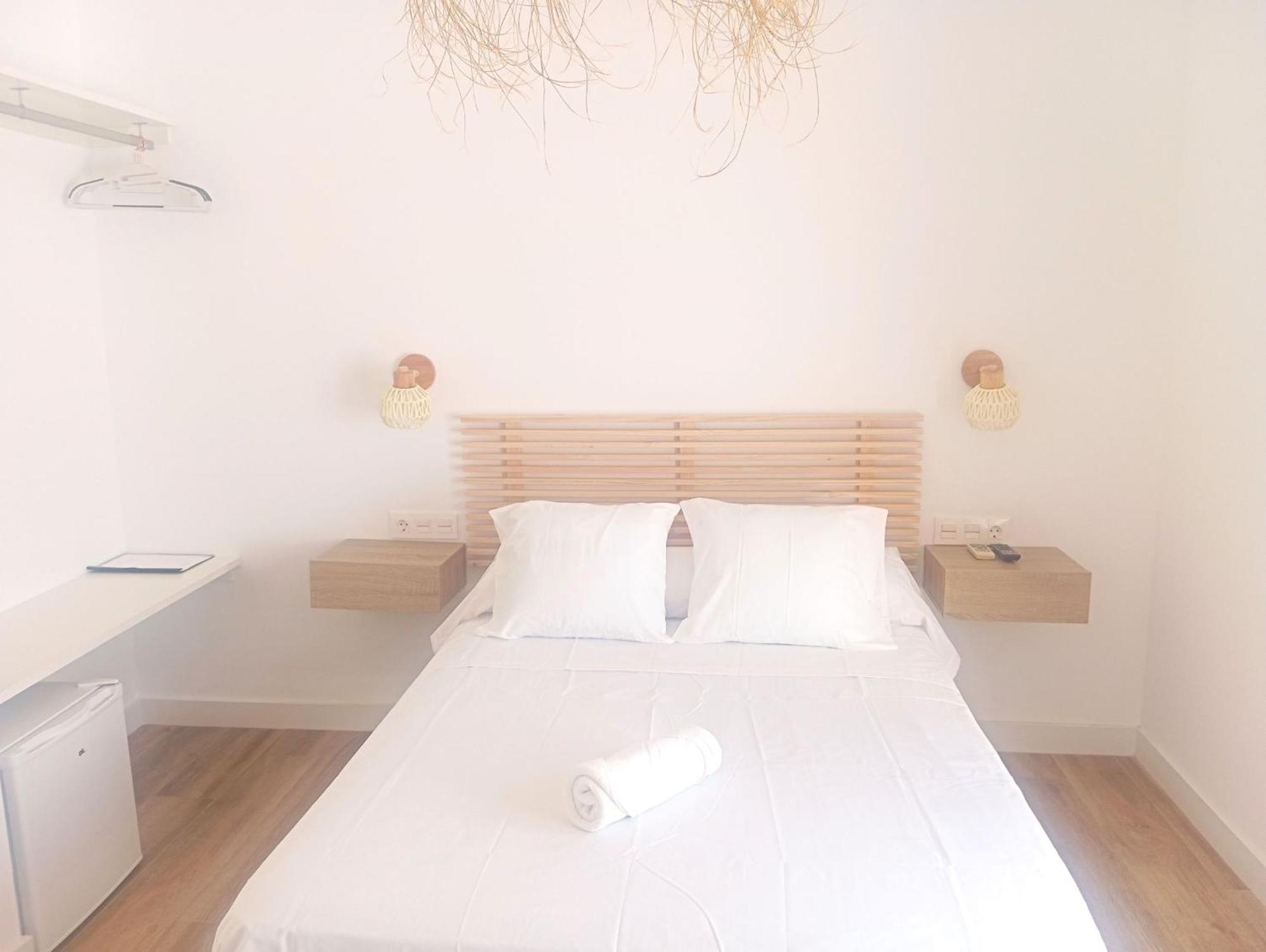 Queen Room,1593090831:JPEG